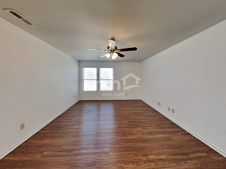 Building Photo - 8459 Wanda Lake Dr