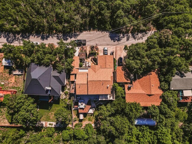 Building Photo - 3711 Highland Dr