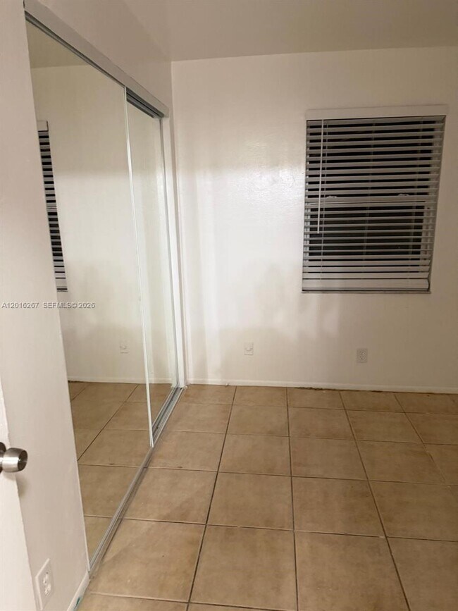 Building Photo - 3255 Coral Ridge Dr