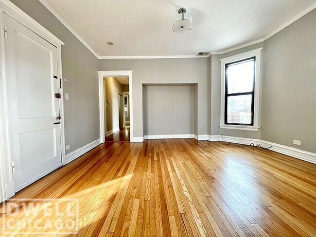 Building Photo - 5143 N Clark St