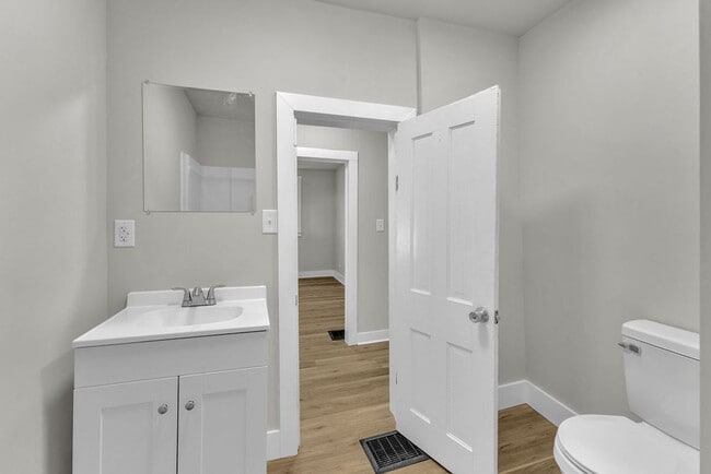 Building Photo - Bright & Updated 3-Bedroom Home Near Local Schools