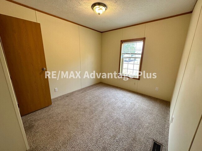 Building Photo - Affordable 3-Bedroom with Master Suite and Private Setting!