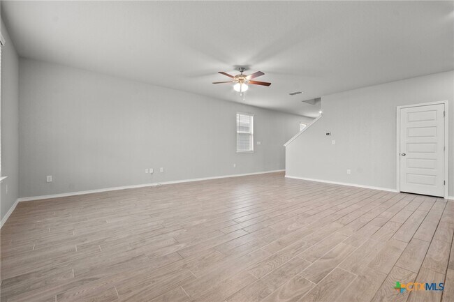 Building Photo - 271 Kinsley Wy