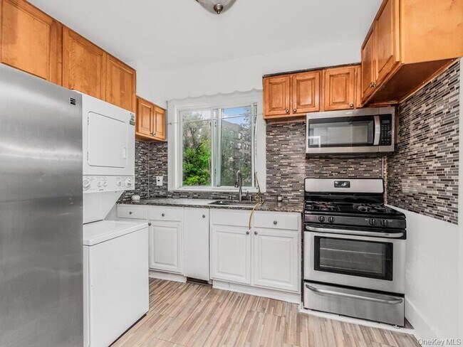 Building Photo - 45 Bayley Ave