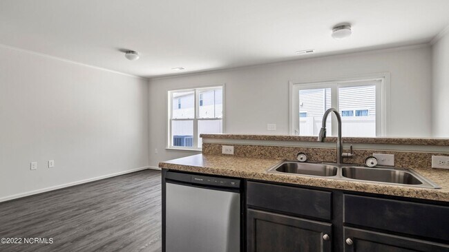 Building Photo - Townhome In BOYINGTON PLACE!