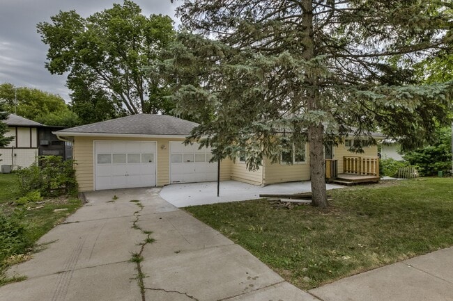 Building Photo - 3 bedroom house coming soon!