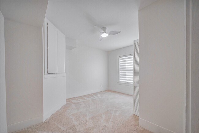 Building Photo - 1614 Ridgewood St