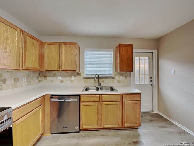 Building Photo - 9603 Kennebec Way