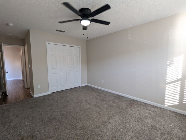 Building Photo - **SPECIAL for this 3/2 Duplex on 15 Month ...