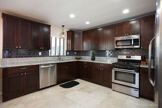 Building Photo - YOUR NEW HOME - IMPERIAL BEACH 3 bed / 2 bath Minutes to the beach!!