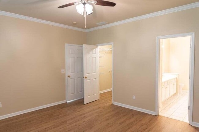Building Photo - 910 Literary Cir