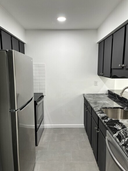 Kitchen - 303 Hudson Ave