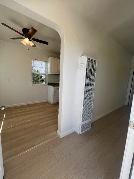 Building Photo - 205 S Flower Ave