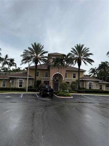 Building Photo - 6482 Emerald Dunes Dr