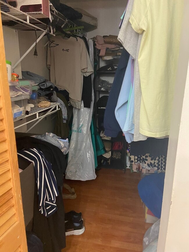 Building Photo - 9641 Riverside Dr