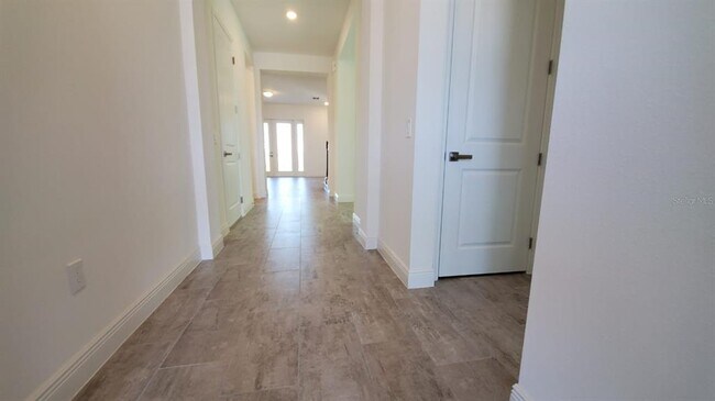 Building Photo - 9918 Summerlake Groves St