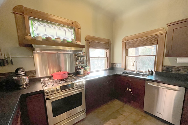 Building Photo - Well-Appointed Naglee Park Historic Home