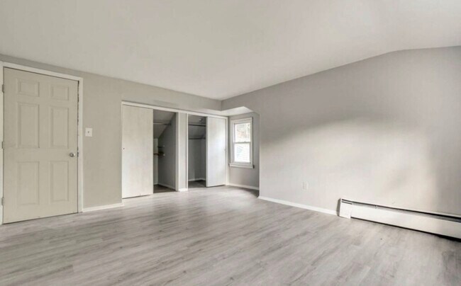 Building Photo - 34 Oak St