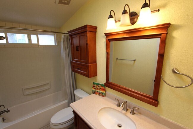 Building Photo - COMING SOON! Spacious Single-Story Home with Fenced Backyard