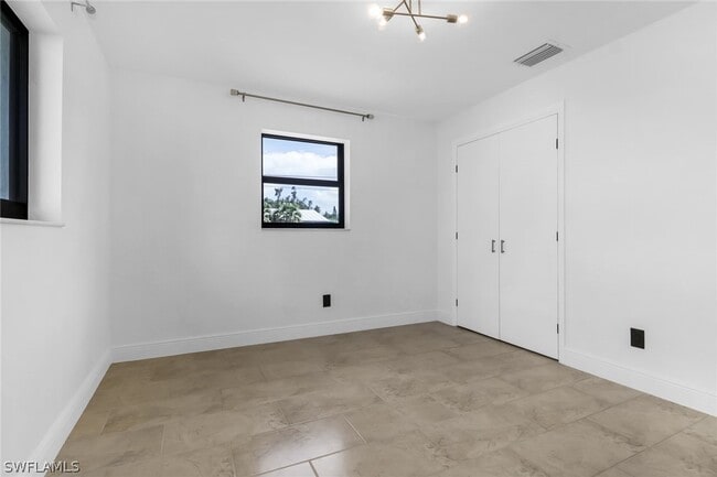 Building Photo - 18659 Sarasota Rd