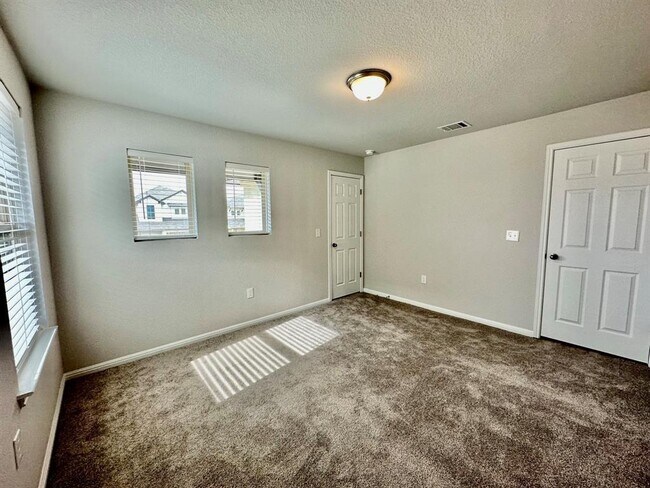 Building Photo - 124 MacArthur Dr