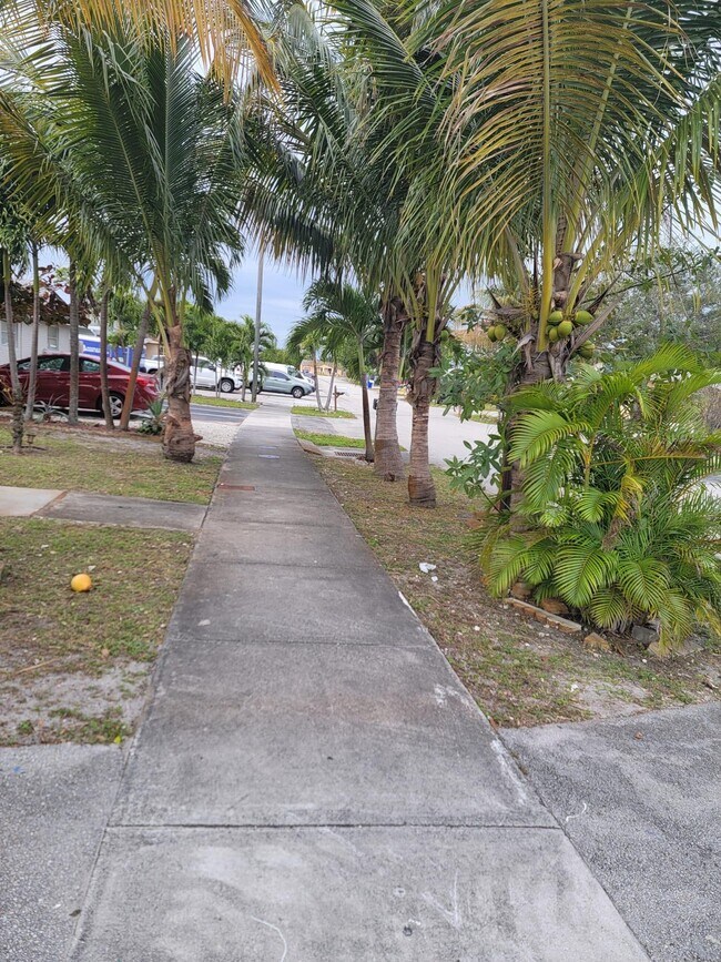 Building Photo - 4108 SW 21st St