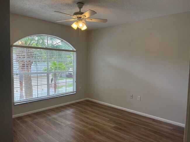 Building Photo - 820 Stone Chapel Ct