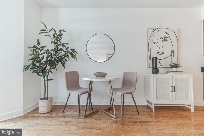 Building Photo - 1117 10th St NW