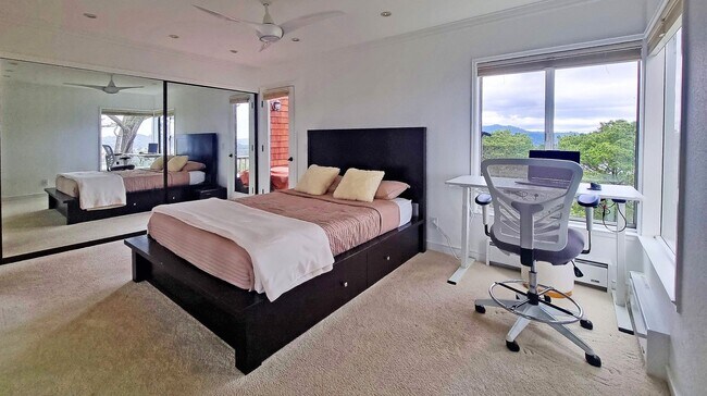 Building Photo - One bedroom top floor corner unit condo with gorgeous view for rent!
