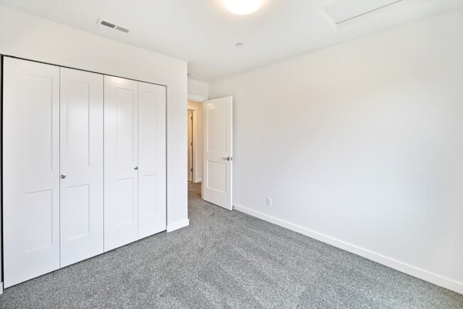 Building Photo - 3Bd/2.5Ba Monroe Townhouse