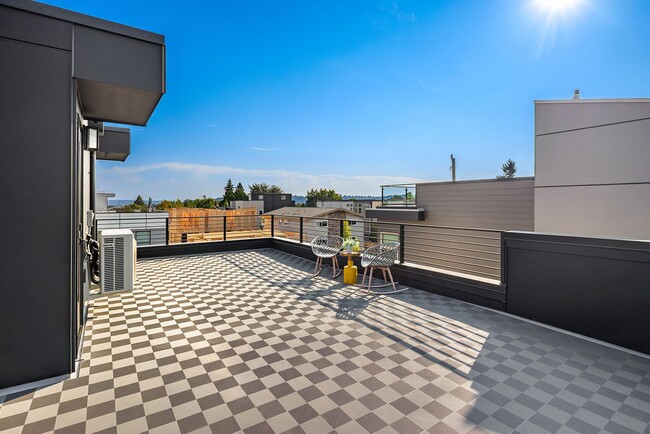 Building Photo - New Ballard Townhome