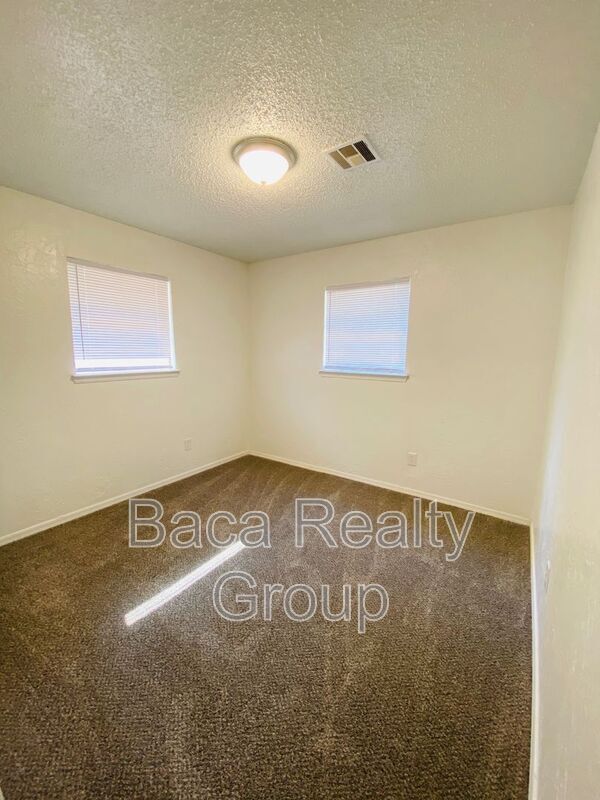 Building Photo - 305 S Fifth Street