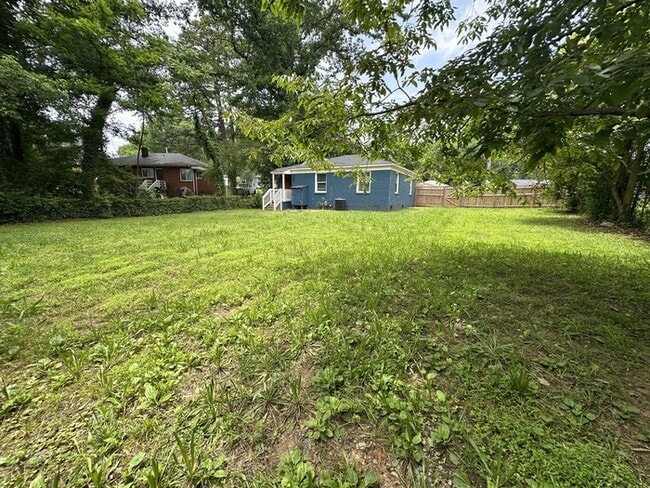 Building Photo - Newly Renovated Ranch in the Graham Height...