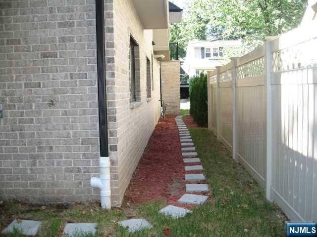 Building Photo - 818 Jassamine Way