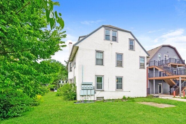 Building Photo - 509 6th St SE