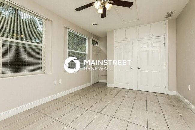 Building Photo - 4 Bedroom Pet-Friendly Home in Deland, FL with Main Street Renewal