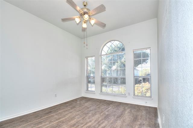 Building Photo - 8221 Edgewater Dr