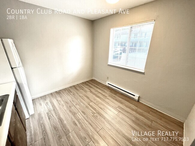 Building Photo - 611 Country Club Rd