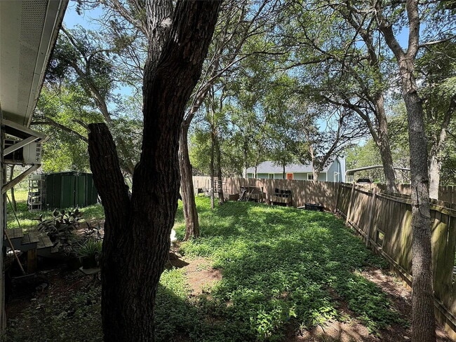 Building Photo - 1108 W McCarty Ln