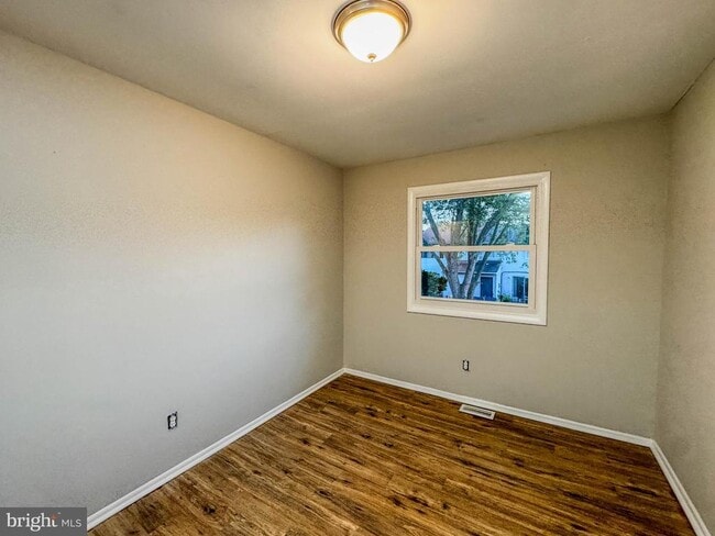 Building Photo - 4 Milstone Ct
