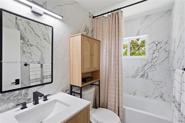 Building Photo - 1100 11th St