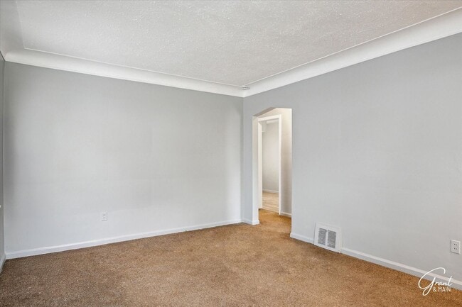 Building Photo - 2 bedroom