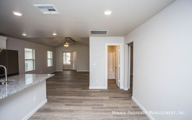 Building Photo - 310 E 77th St