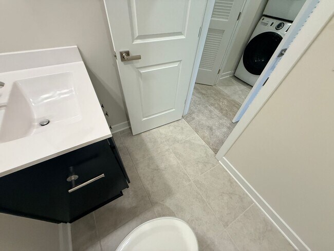 Building Photo - Brand New Townhome in the heart of Charotte