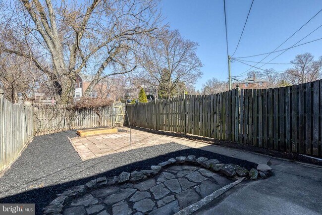 Building Photo - 130 Dumbarton Rd