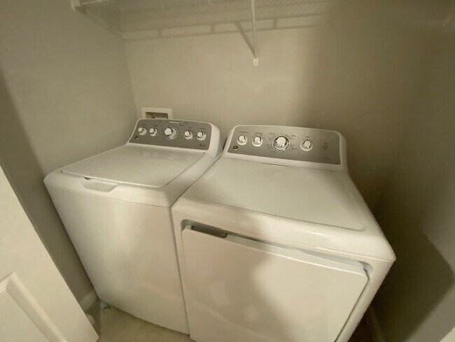 Building Photo - 3 Bedroom 2.5 Bath Townhouse in Eden at Cr...