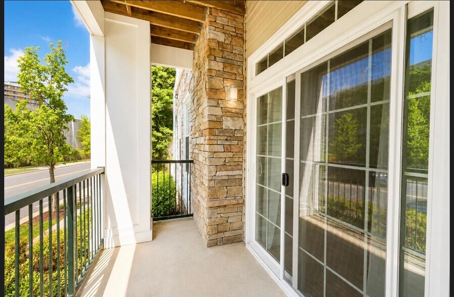 Building Photo - 2465 Army Navy Dr