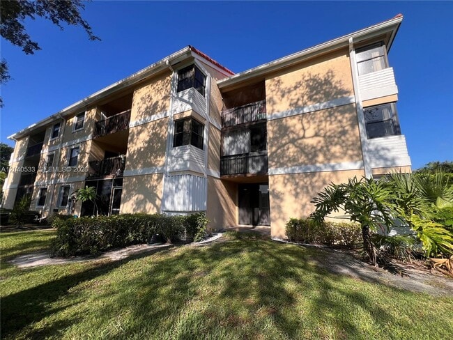 Building Photo - 5661 Riverside Dr