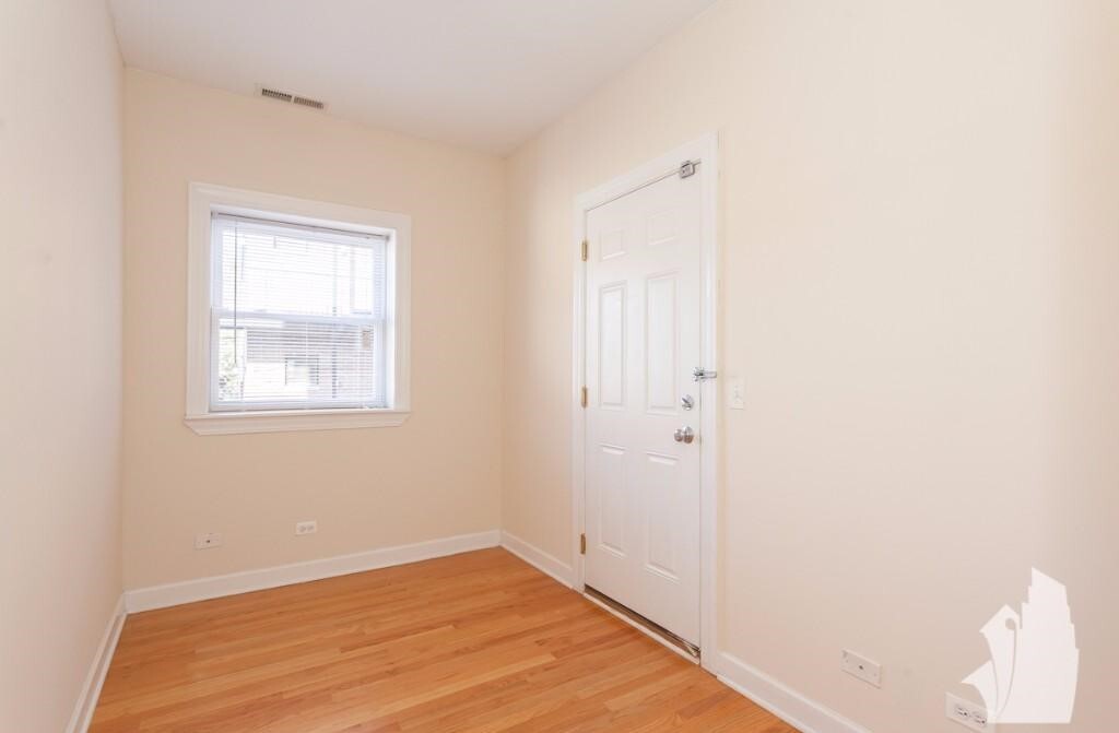 Building Photo - 3244 N Clifton Ave