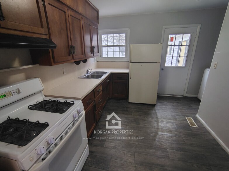 Building Photo - 2724 Seminole Ct